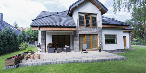 Inversores, Intermediarios, Agentes y Brokers Inmobiliarios en Alcobendas · Casas de Montaña